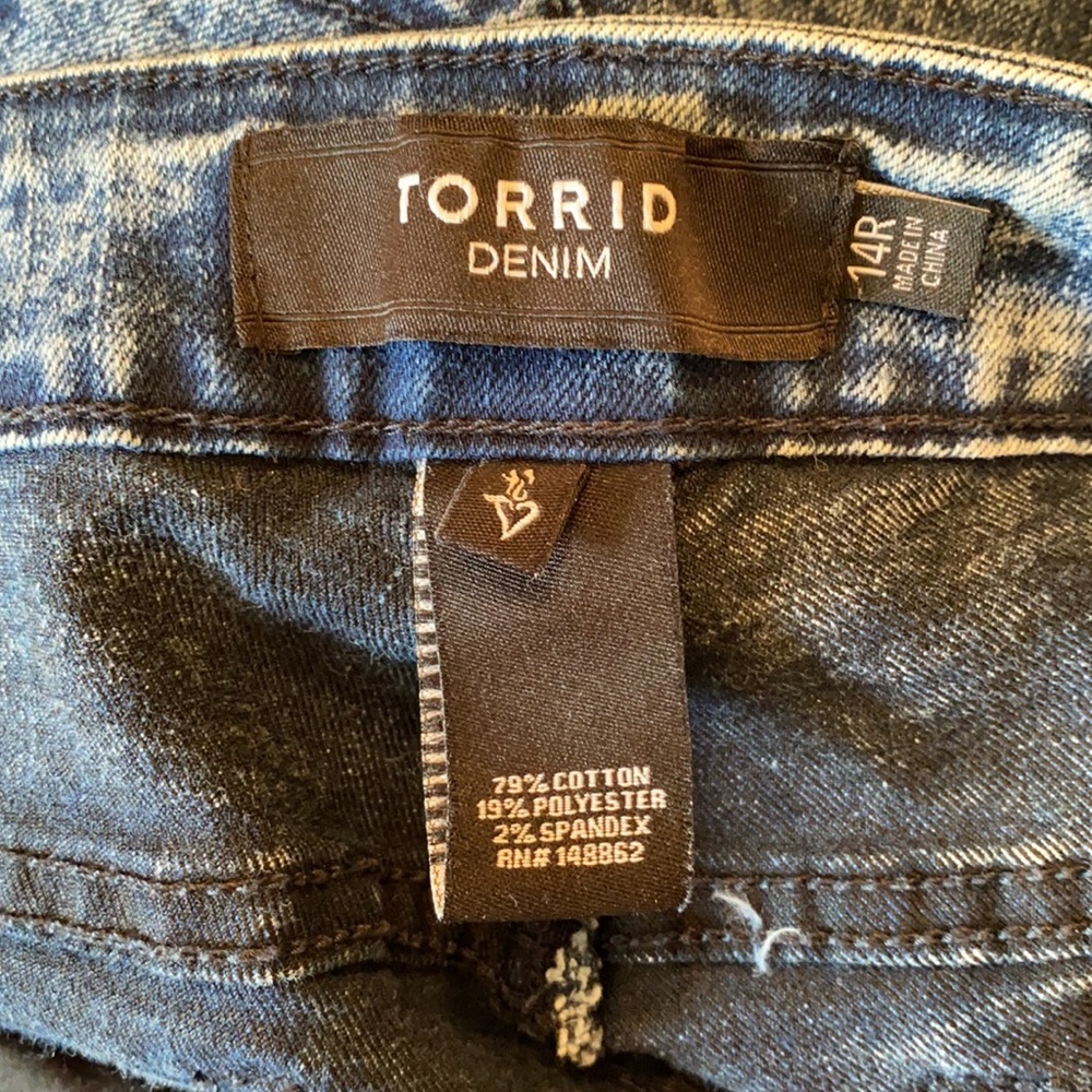 Torrid Cropped Skinny Jeans Acid Wash Size 14 - Picture 7 of 8